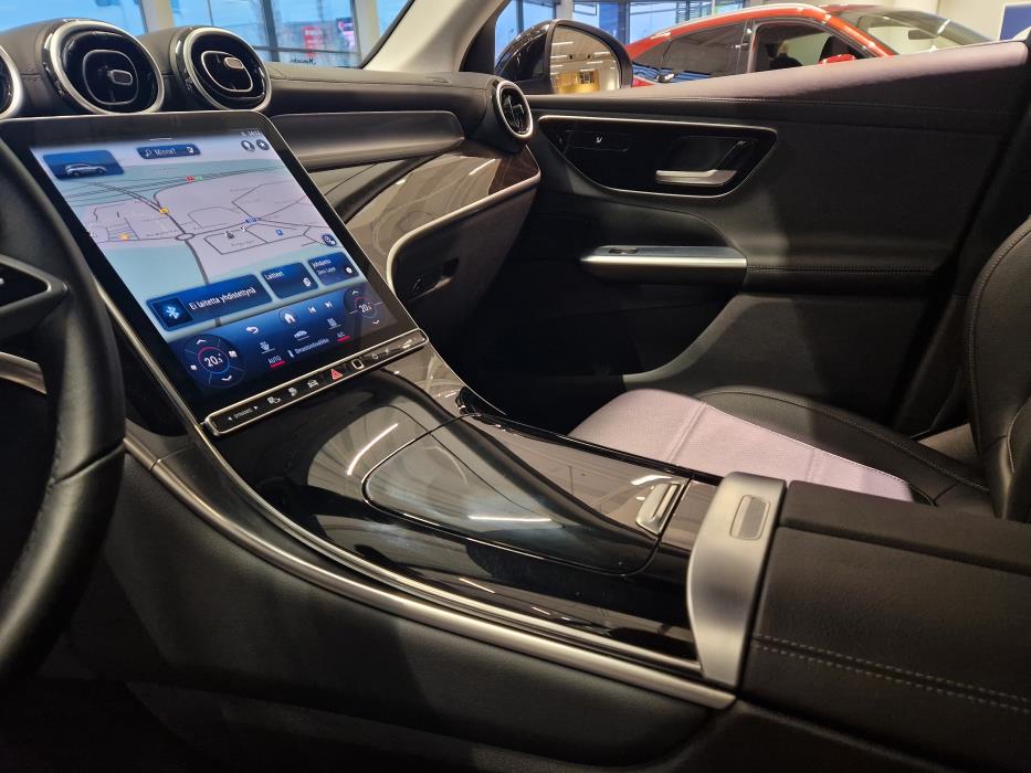 MERCEDES-BENZ GLC 2023