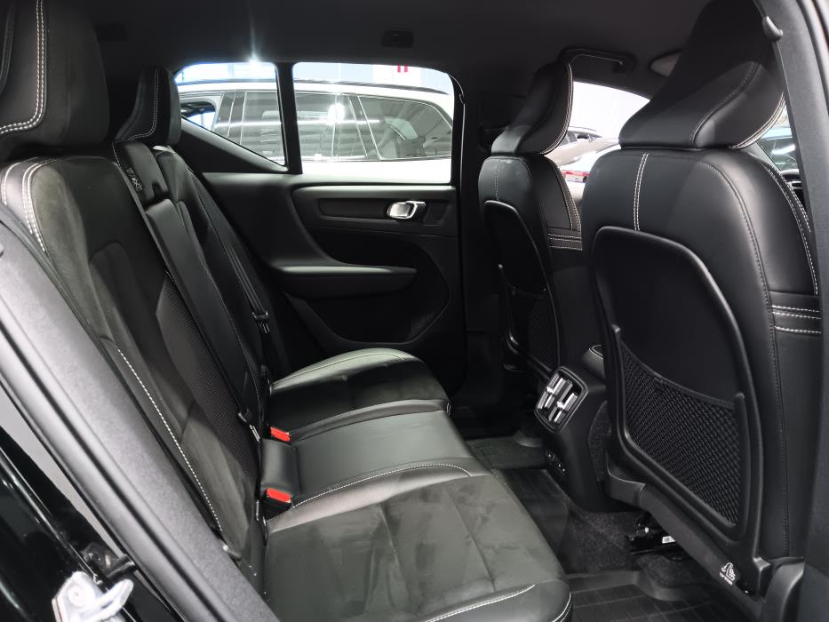 VOLVO XC40 2021