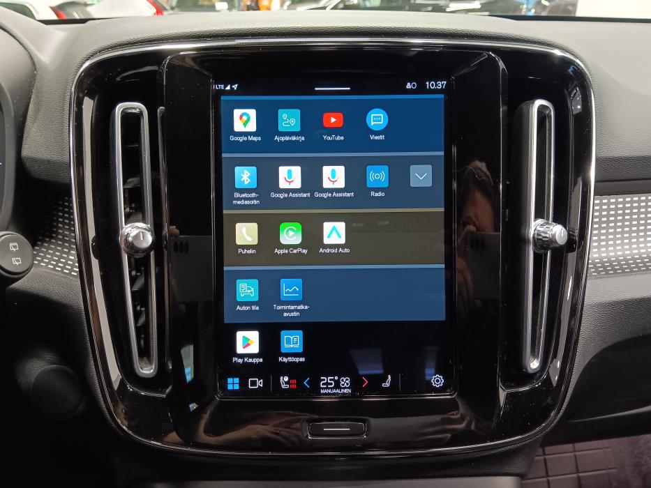 VOLVO XC40 2021