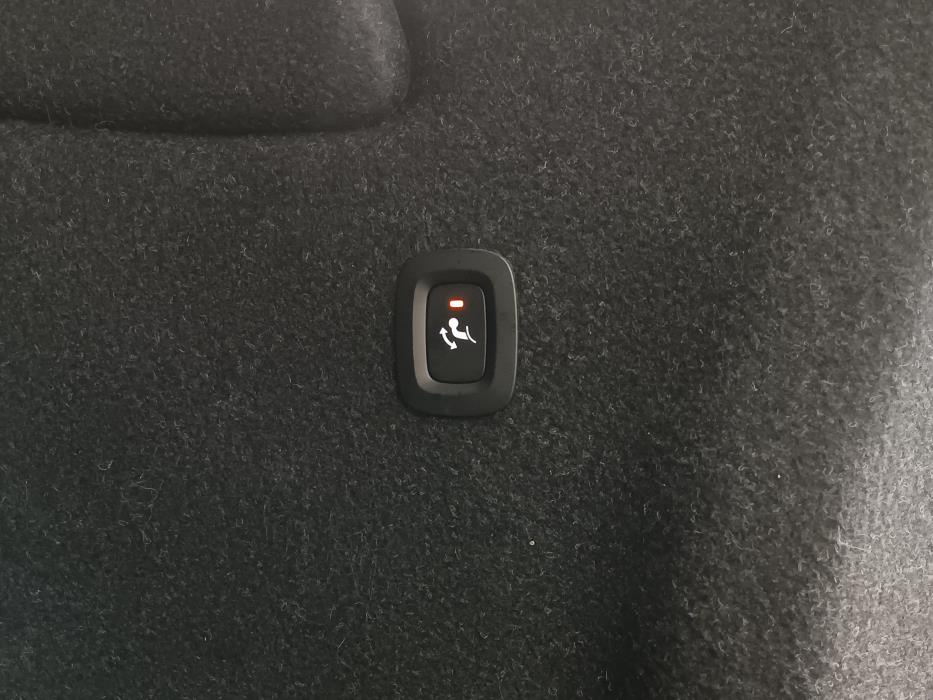 VOLVO XC40 2021