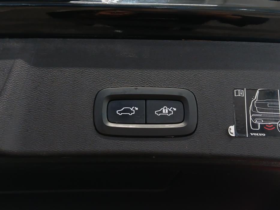VOLVO XC40 2021