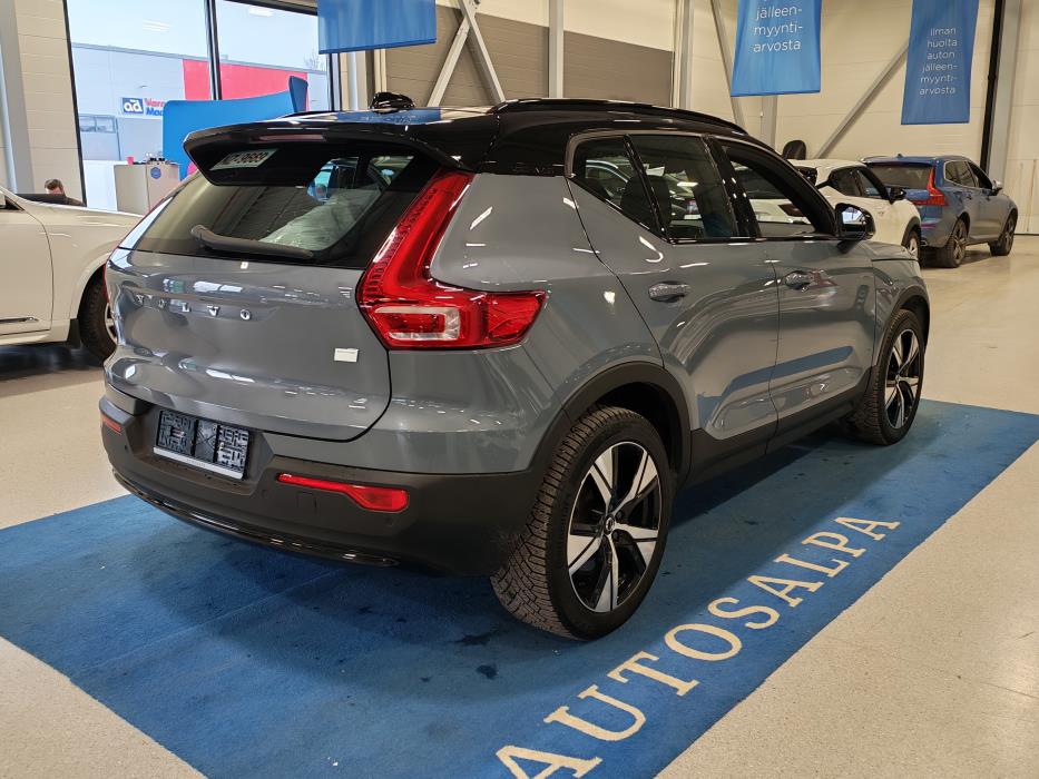 VOLVO XC40 2023