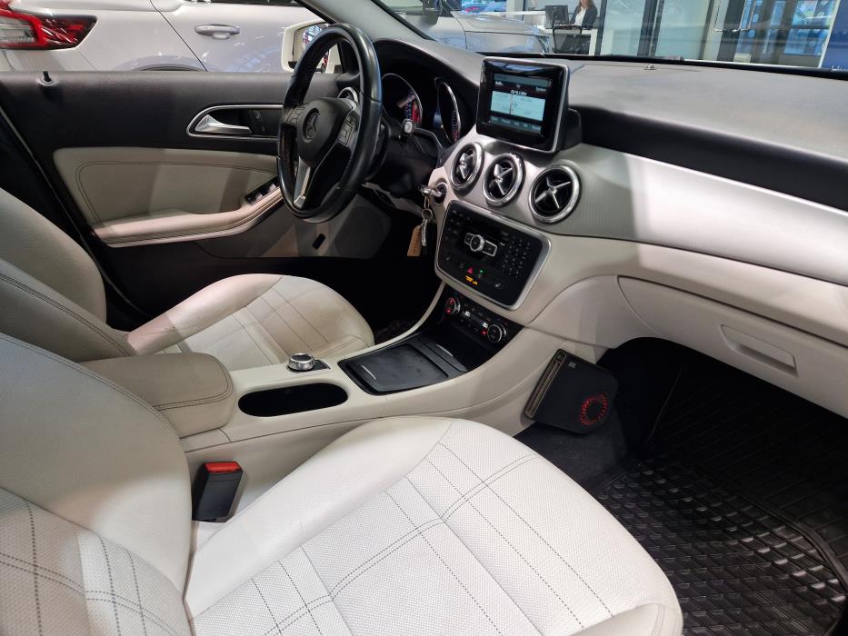 MERCEDES-BENZ GLA 2016