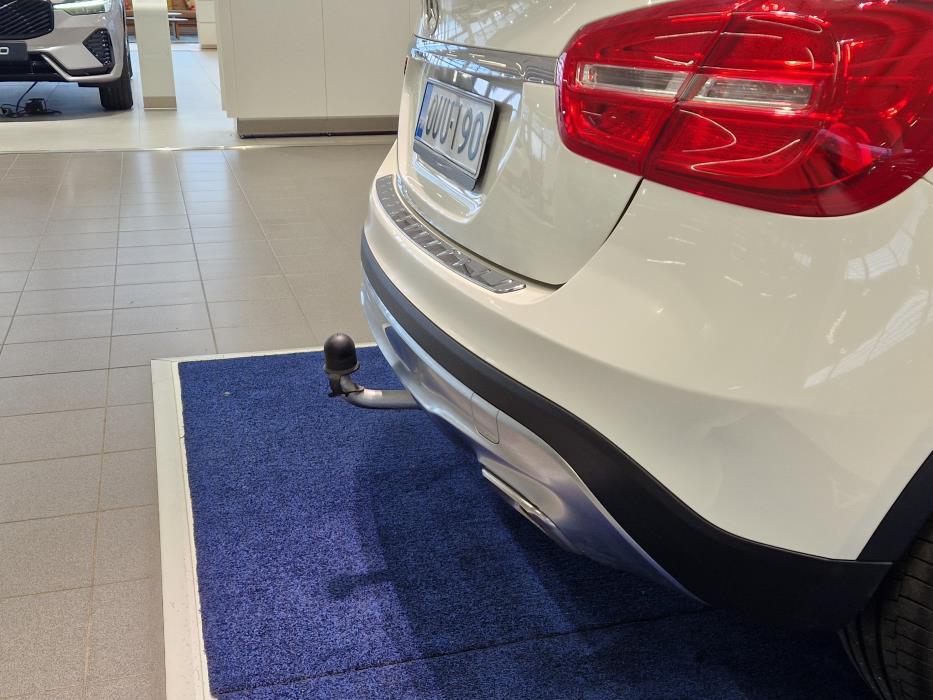 MERCEDES-BENZ GLA 2016