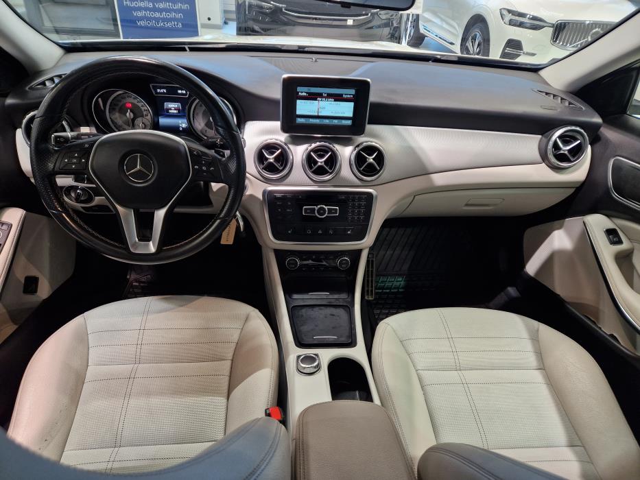 MERCEDES-BENZ GLA 2016