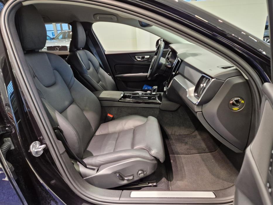 VOLVO V60 2024