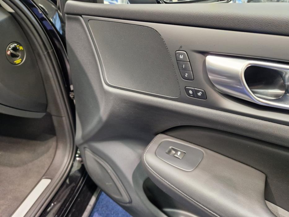 VOLVO V60 2024