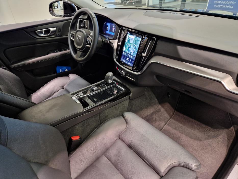 VOLVO V60 2024