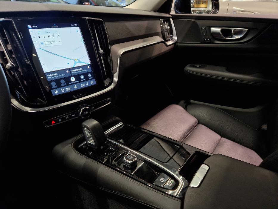 VOLVO V60 2024