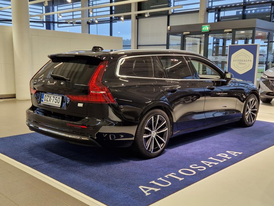 VOLVO V60 2024