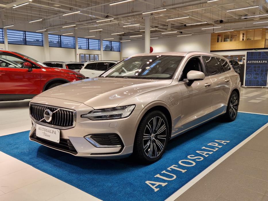 VOLVO V60 2023