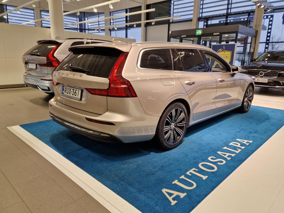 VOLVO V60 2023