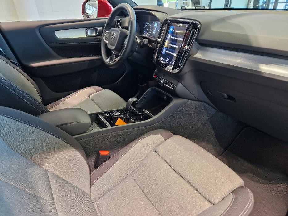 VOLVO XC40 2024
