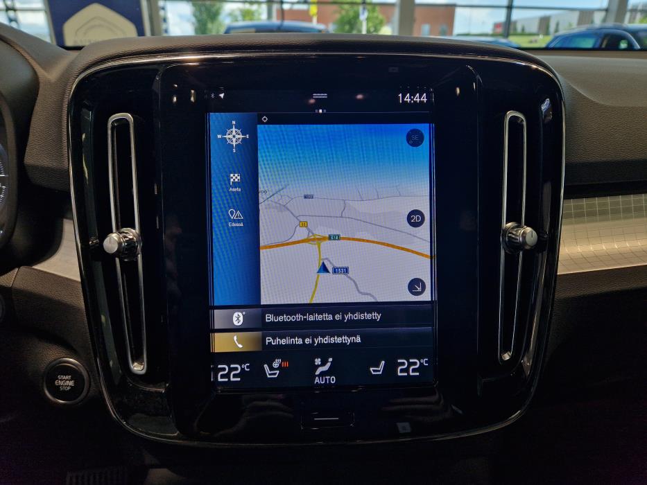 VOLVO XC40 2024