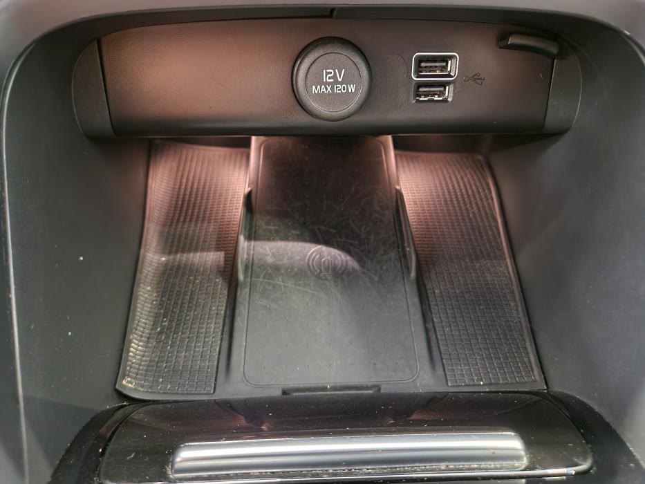 VOLVO XC40 2024