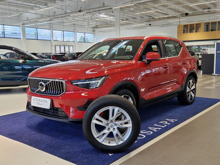 VOLVO XC40 2024