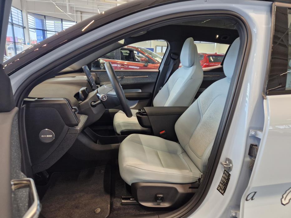 VOLVO EX30 2025