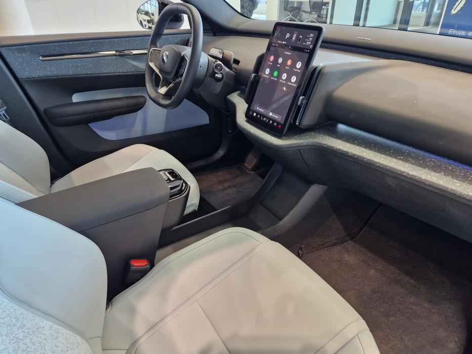 VOLVO EX30 2025