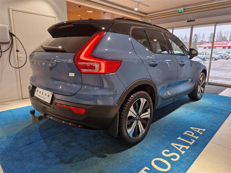 VOLVO XC40 2024