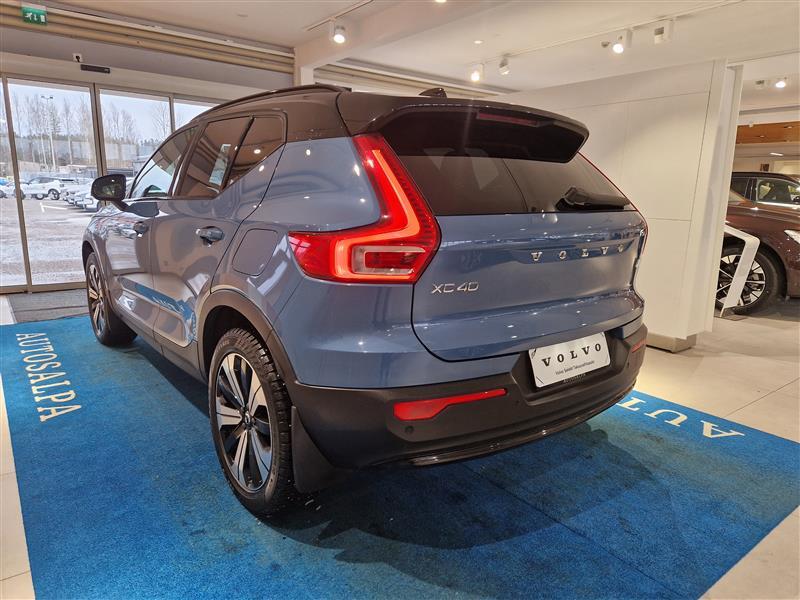 VOLVO XC40 2024