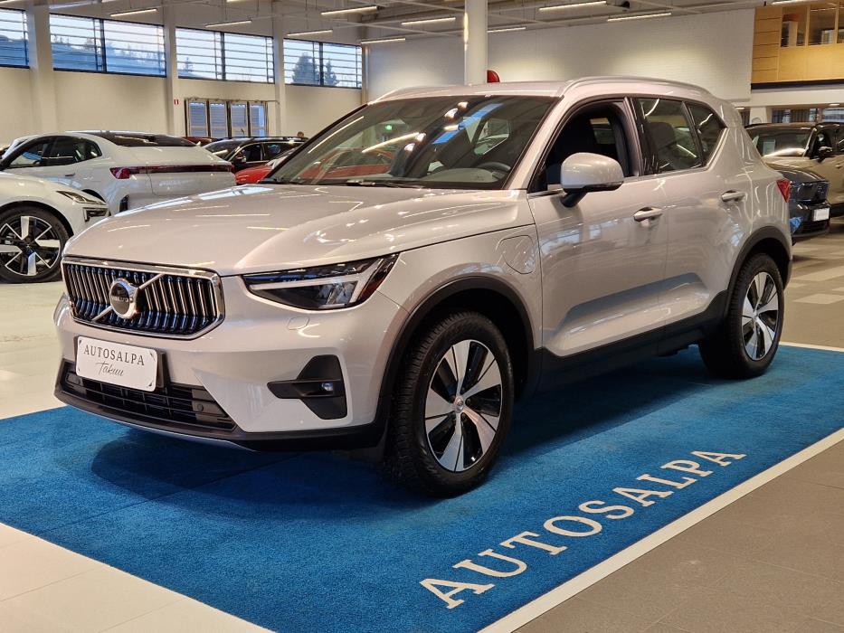 VOLVO XC40 2024