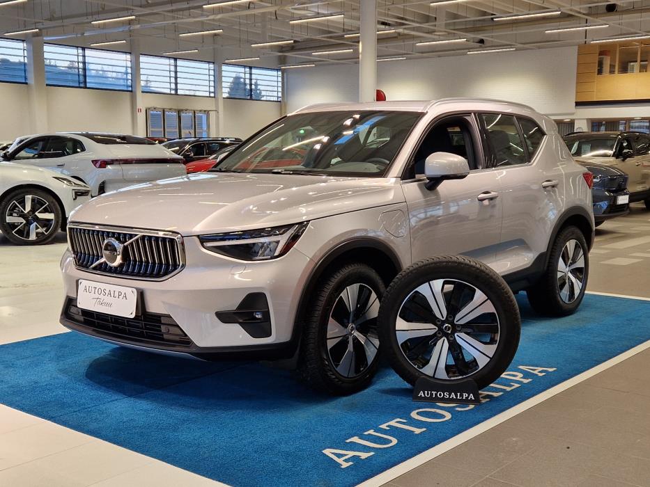 VOLVO XC40 2024