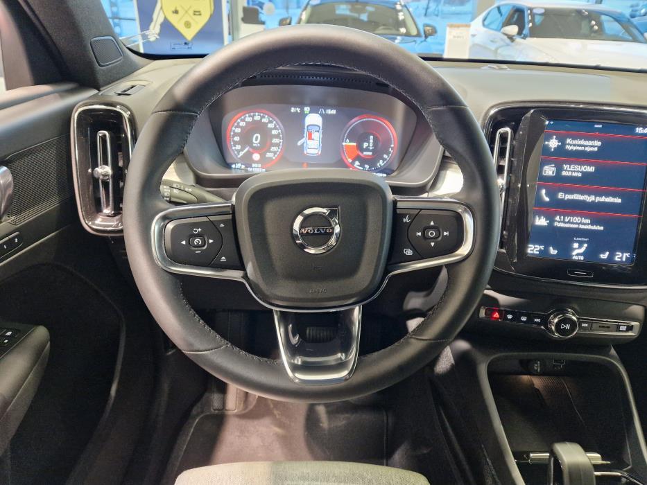VOLVO XC40 2024