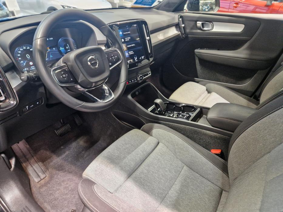 VOLVO XC40 2024