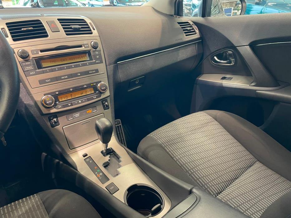 TOYOTA Avensis 2010