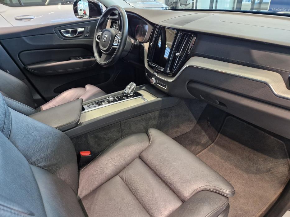 VOLVO XC60 2021