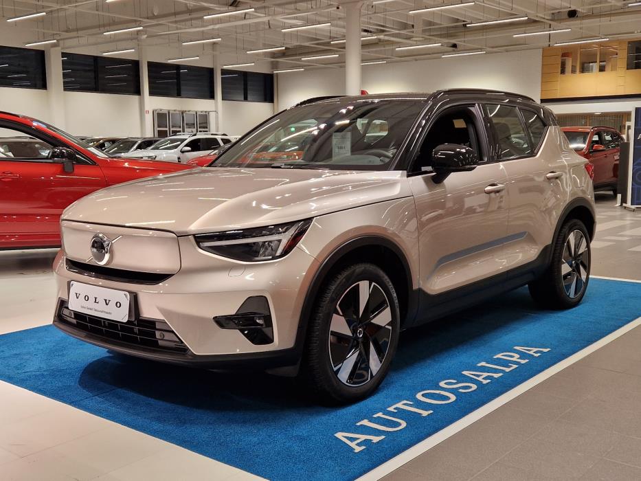 VOLVO XC40 2024