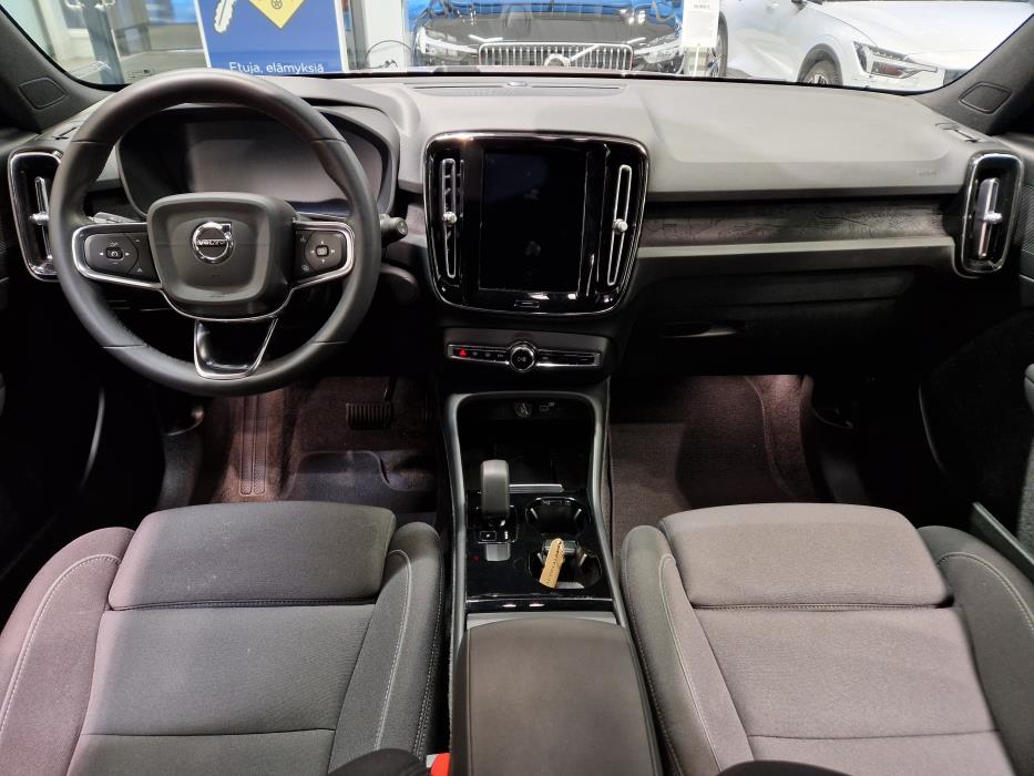 VOLVO XC40 2024