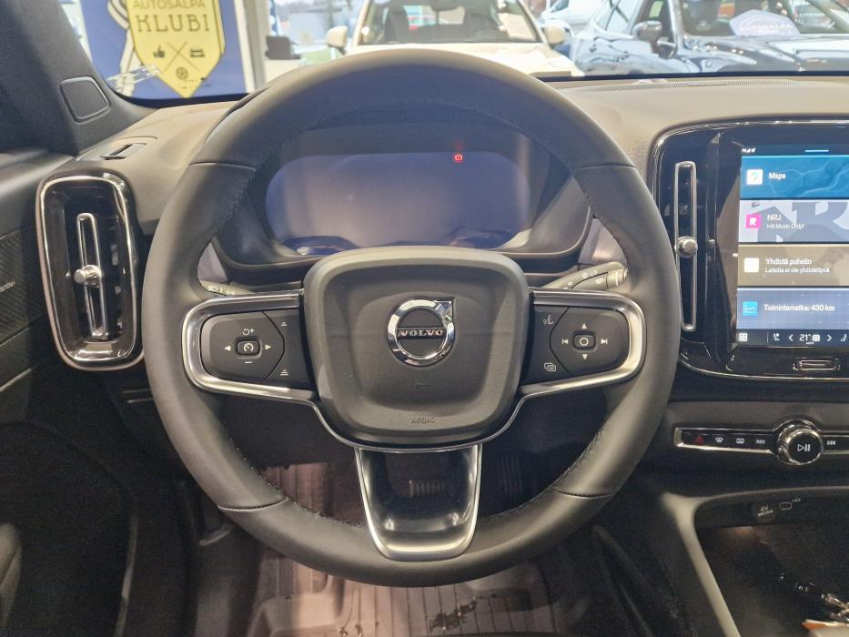 VOLVO EC40 2025
