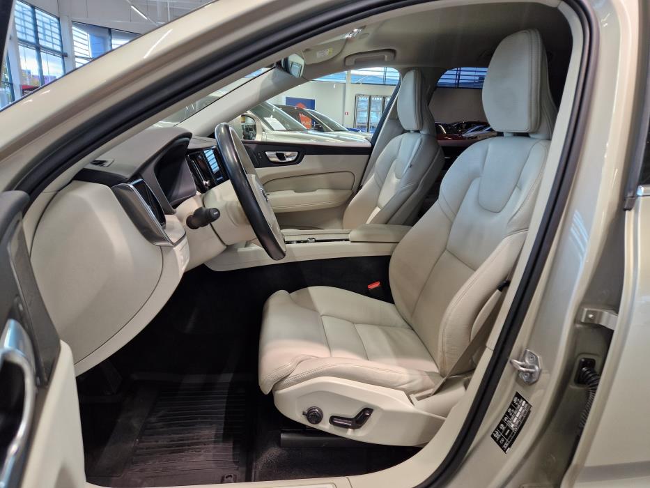 VOLVO XC60 2021