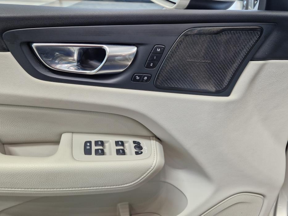 VOLVO XC60 2021