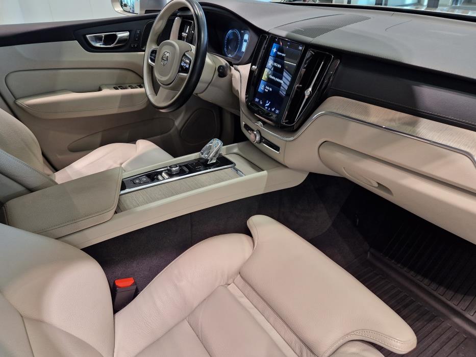 VOLVO XC60 2021