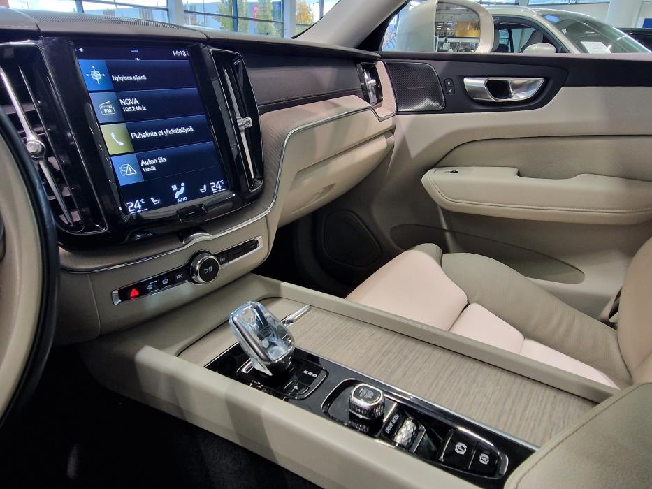 VOLVO XC60 2021