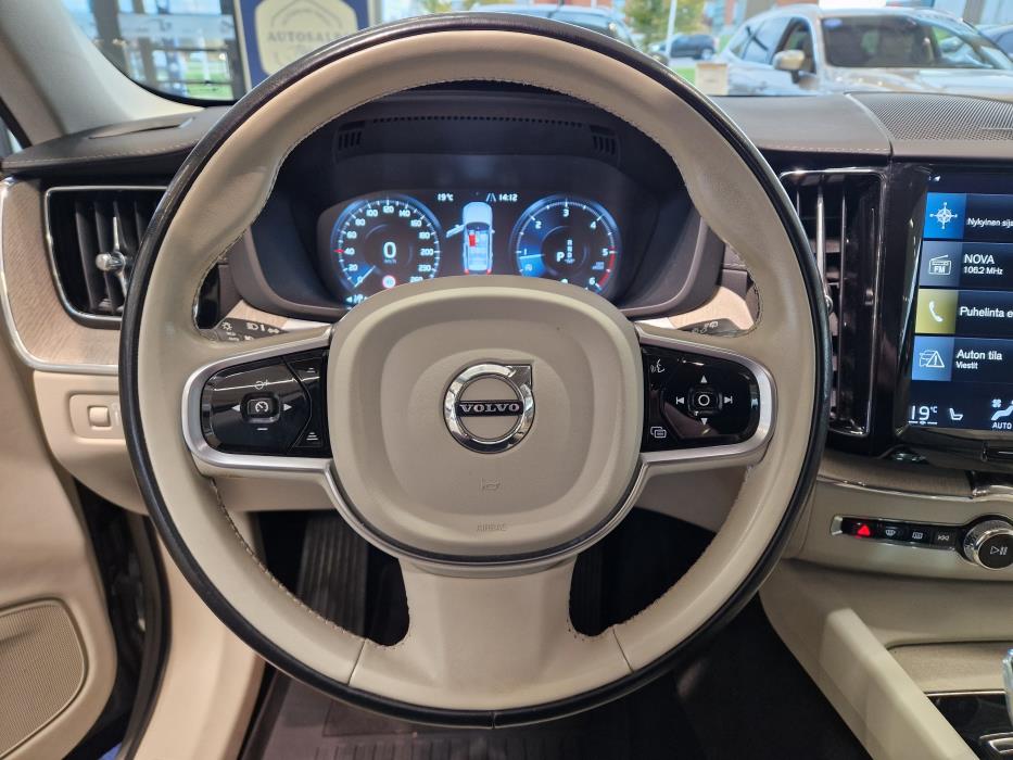 VOLVO XC60 2021