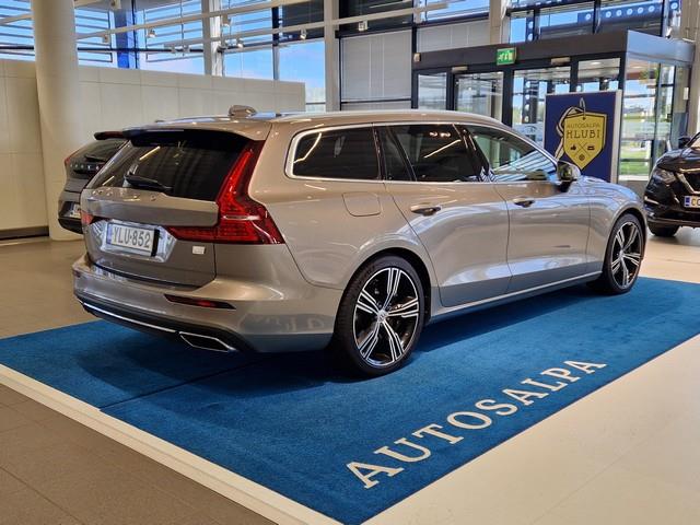 VOLVO V60 2021
