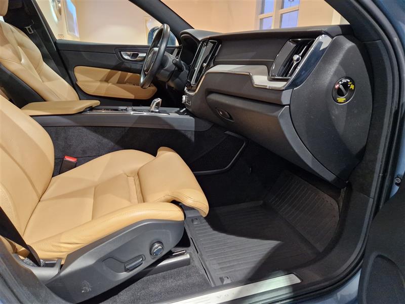 VOLVO XC60 2019