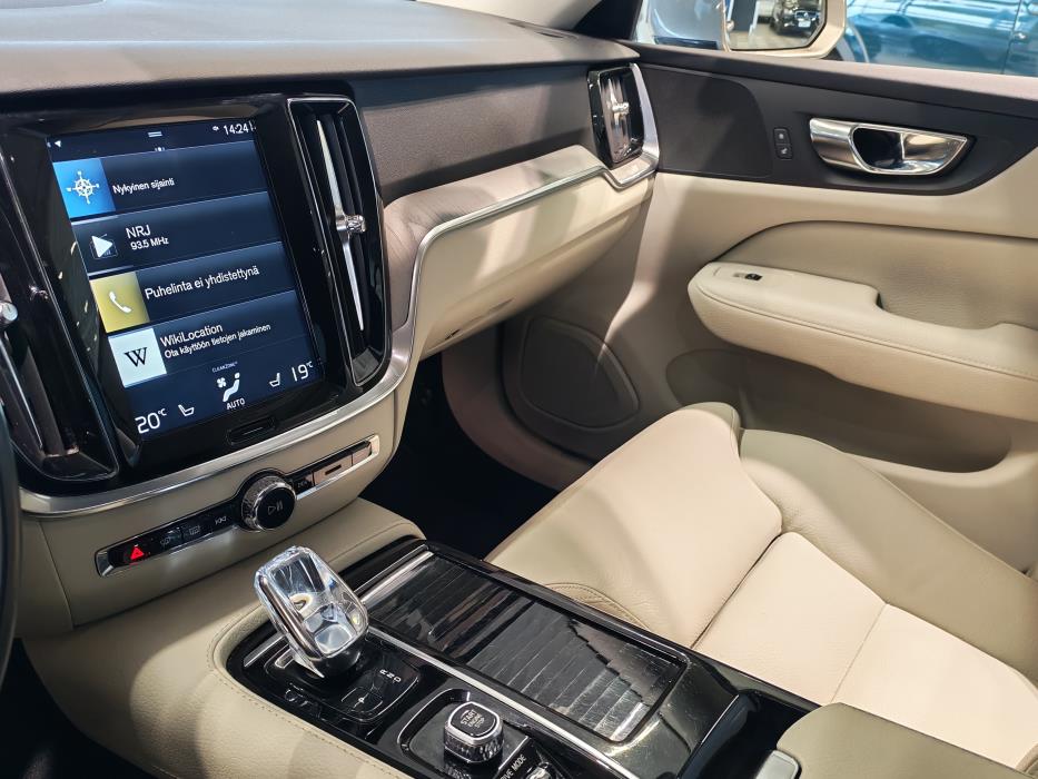 VOLVO V60 2020