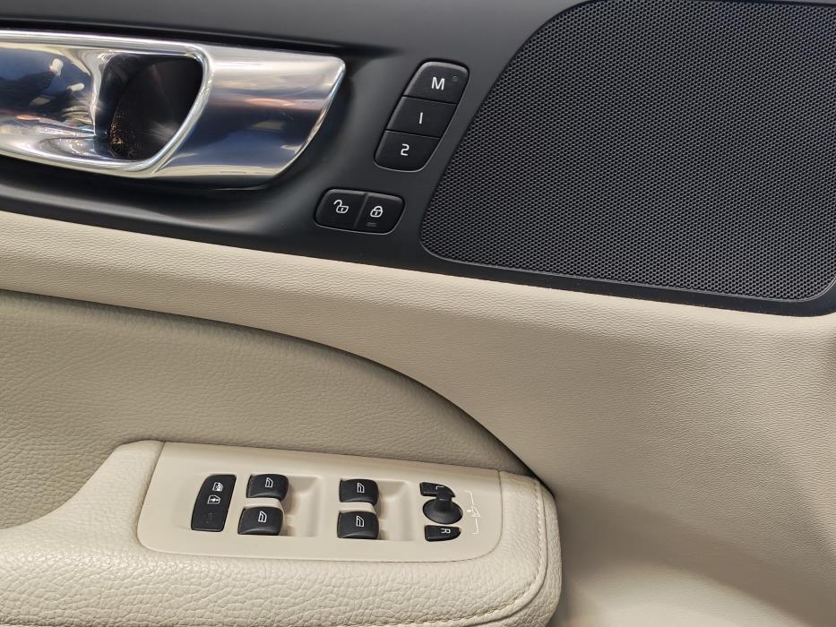 VOLVO V60 2020