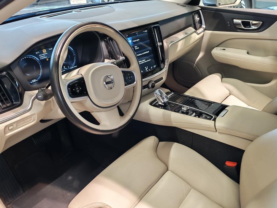 VOLVO V60 2020