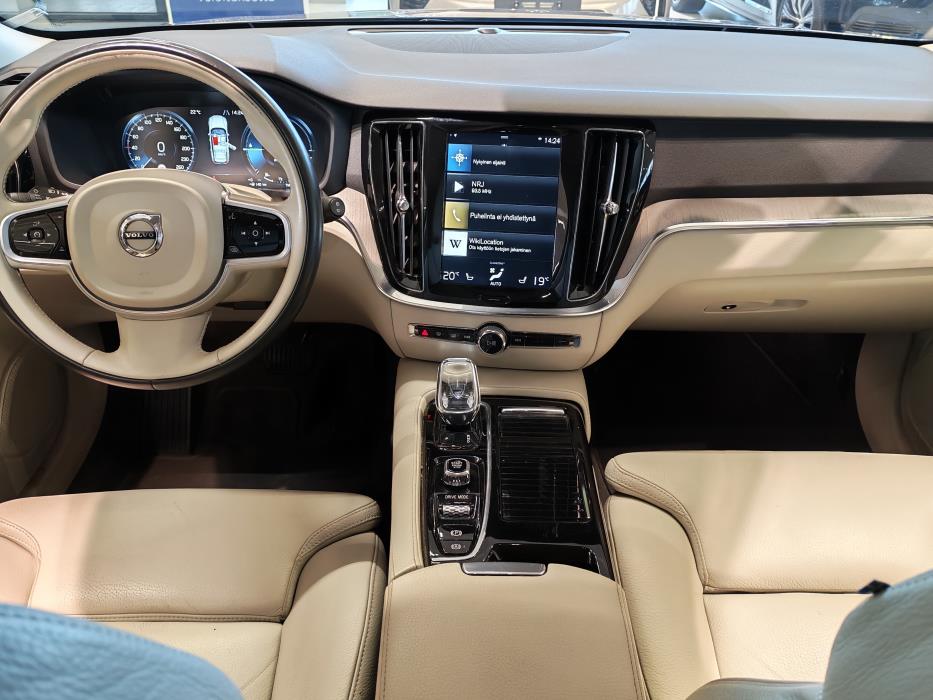 VOLVO V60 2020