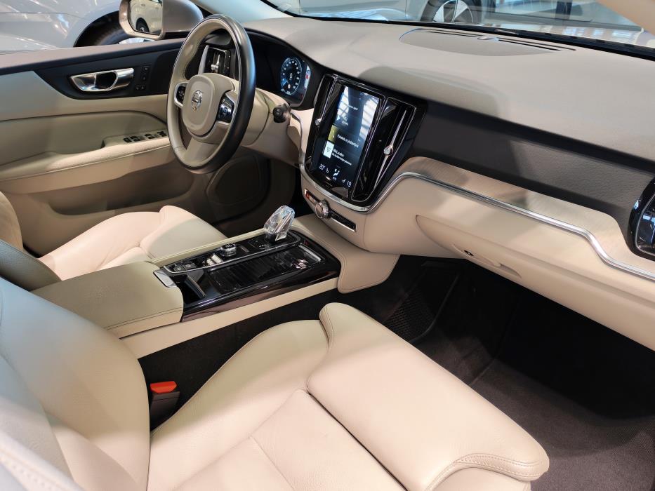 VOLVO V60 2020