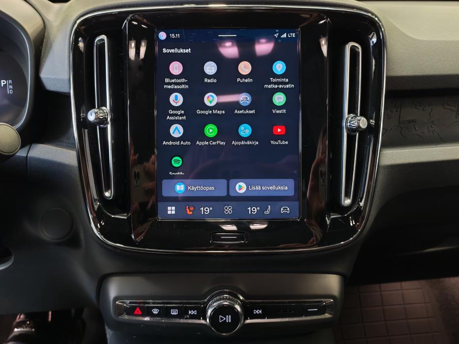 VOLVO C40 2023