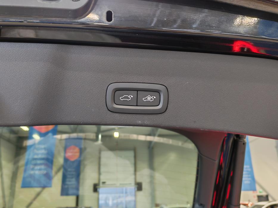 VOLVO C40 2023