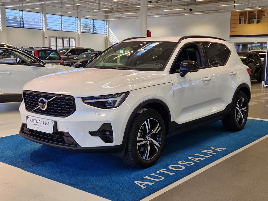 VOLVO XC40 2024