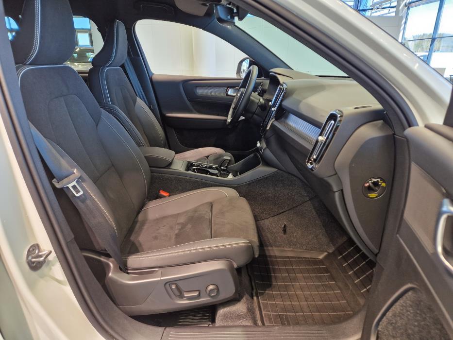 VOLVO XC40 2024