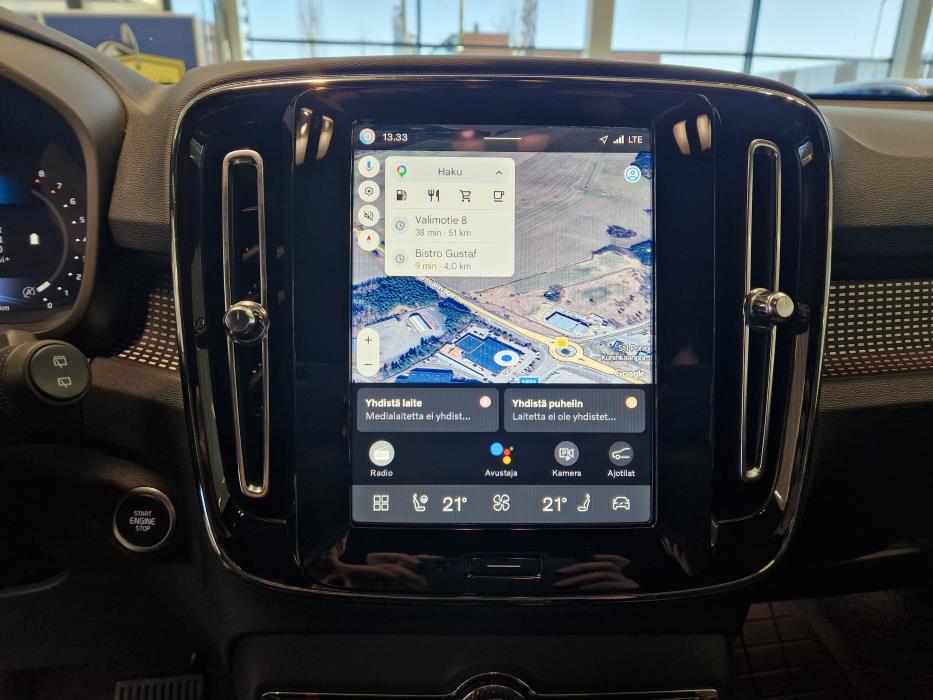VOLVO XC40 2024